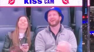 THE most awkward kiss cam i have ever seen on EPN !!!!!