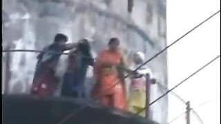INDIA  MEN BURKI KO AAG LAGAWILI KOD KO AAG LAG GI.