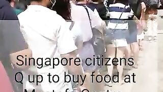MUSTAFA CENTRE AT SINGAPORE Q UP TO BUY HALAL FOOD.
