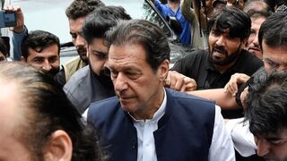 Imran_Khan_arrested_by_baton-wielding_security_force
