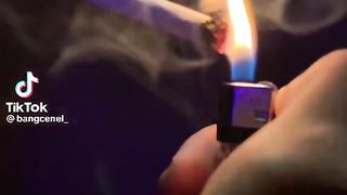 Rokok dan kopi kenikmatan