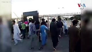 عمران خان کی گرفتاری کے بعد عوام کا کورکمانڈر کے گھر دھاوا |Public News
