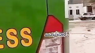 BUS KE KORI JABKATERI NAKALI.
