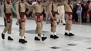 QAID AZAM KE MAZAR PAR GUARDS KE CHANGING.