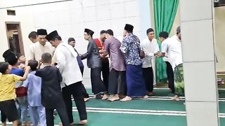 Shake hands after finishing the lesson