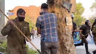 imran khan k arrest hony pr awam kaa police pr hamla