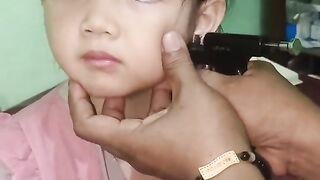 Cara mentindik kuping anak secara benar dan tidak sakit ????????