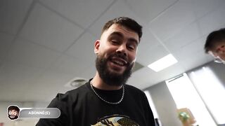 J'AI ACHETÉ UNE MACHINE A COUP DE POING DE LUXE POUR LE LOCAL OMG!!