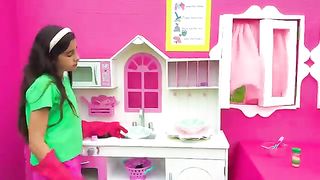 Nastya and Evelyn help each other as best friend