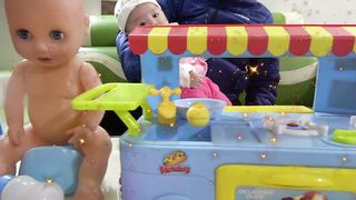 Baby sell toys with mother and police kids chase! Funny video for family with Abckidtv Misa channel