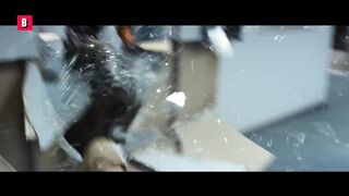 Chappie détruit Hugh Jackman