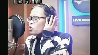 Cover @TIARA dari kang Sule .. enak amat ya di denger mantaap deh ????????????