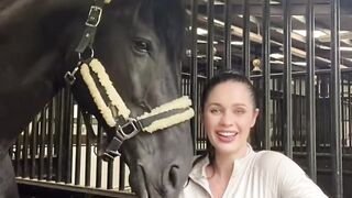 HORSE LOVE HER BOOB.