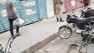 MOBILE MARKET KARACHI KO SEAL KAR DIYA HAY.