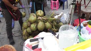 Skill coconut cutting.