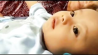 Keceriaan tiyasha bersama ibu