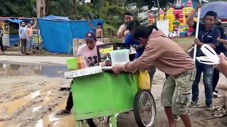Demi menafkahi keluarganya????