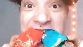 Mukbang makanan pedas