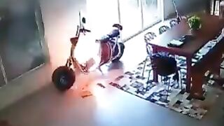 Hati hati ngecas sepeda listrik