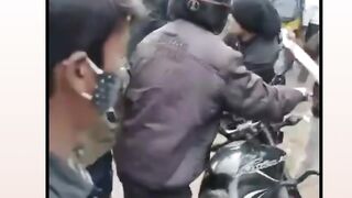 Bihar में हुआ मार एक आदमी को सभी युवक ने मारा