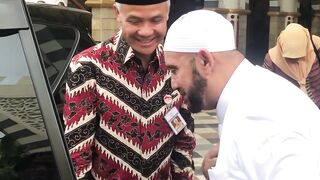Habib Syech penasaran sama isi mobil saya ????