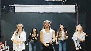 Joget Mulyadi bareng cewek cantik