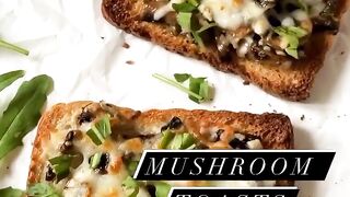 Easy Creamy Mushrooms toast.