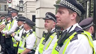 BAY SHARMI KE HAAD HOTI, AB LONDON SAY SHIFT HONA CHAHAY.