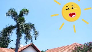 Настя и папа веселятся в аквапарке