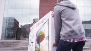Ultra Reality_ What would you do in this situation - LG Meteor Prank