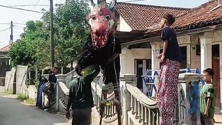 Regional Art  Dragon-headed long legs