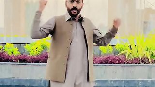 Jiss Shakhass Say Sub Dartay Hun Uska Naam