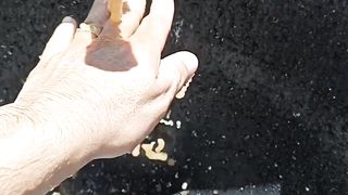 Lavando roupa mas a água não ajuda!