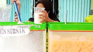buy fresh iced juice in the scorching heat