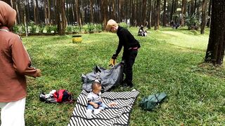 ngajakin anak istri piknik