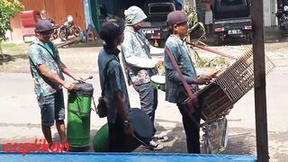 Street performer 2