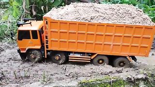 ABSOLUTELY GIVE UP Fuso Truck 220Ps Trinton Vs Hino 500 OFROAD Loaded with Sand Miniature Rc Truck