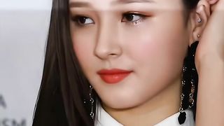"Cute Nancy's Adorable Dance Moves Will Make Your Day" | "Nancy Momoland: The Rising Star of K-Pop!"