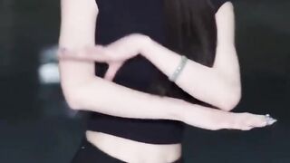 Gái xinh chân dài nhảy cực dẻo theo điệu nhạc????. beautiful girl.