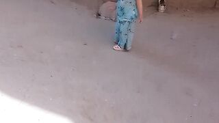 Zanib going Market