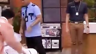 Ade cuma bentar tapi lucu teroos
