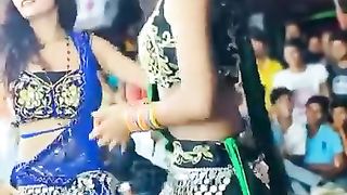 टूट गया स्टेज इस ने की गजब के पुदीना सांग पर डांस | Dance Video |