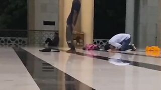 Malu dengan mereka