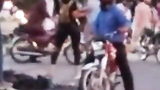 توڑ پھوڑ سیکورٹی فورسز والے کرتے رہے ہیں عوام نہیں