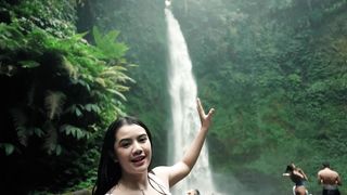 Keindahan air terjun bali