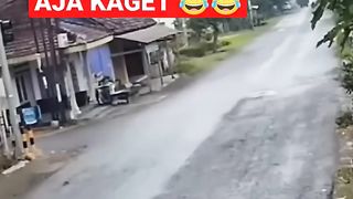 Hampir tabrakan