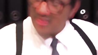 Ayu jerit jerit nahan ketawa