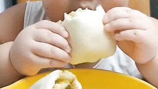 Baby eat