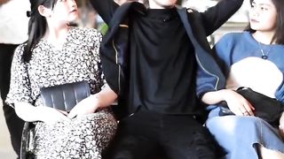 VIRAL RANGKUL DUA CEWEK TAK DIKENAL BIKIN BAPER