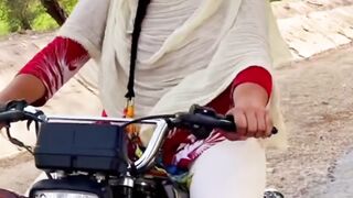 ALIZA ON BIKE.